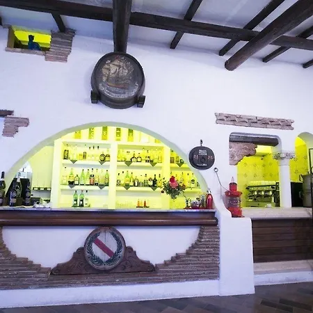 Cala Di Mola מלון דירות פורטו אזורו