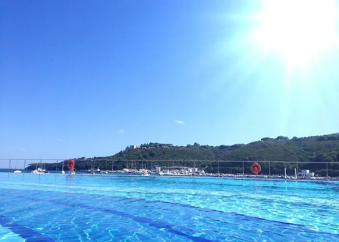 Cala Di Mola 4*