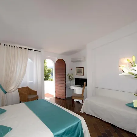 Cala Di Mola Aparthotel