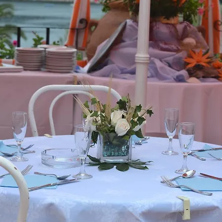 Ξενοδοχείο με διαμερίσματα Cala Di Mola 4*