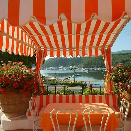 Ξενοδοχείο με διαμερίσματα Cala Di Mola