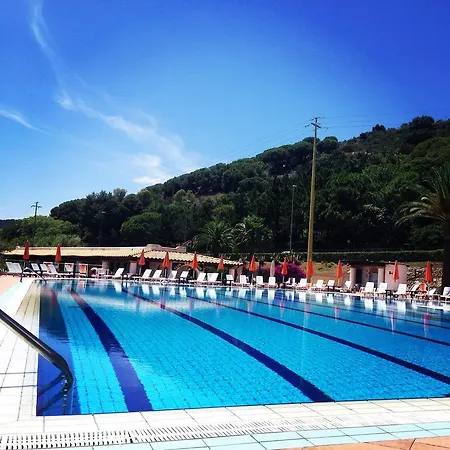 Lejlighedshotel Cala Di Mola 4*