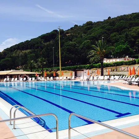 Cala Di Mola Lejlighedshotel 4*