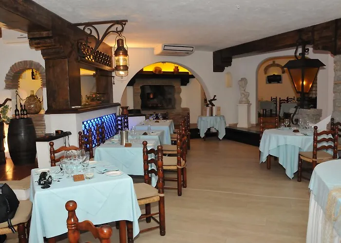 Aparthotel Cala Di Mola 4*